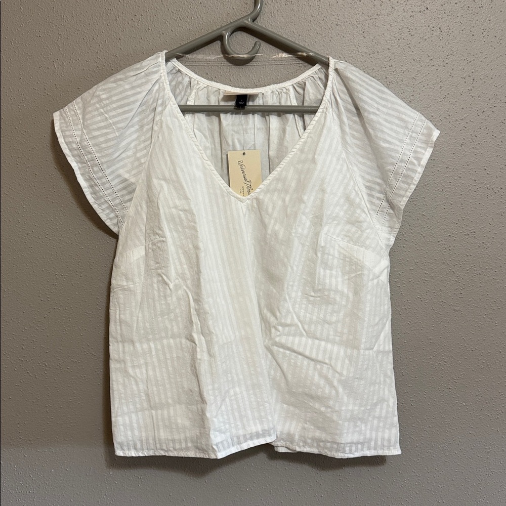 NWT Universal Thread White Blouse - Picture 2 of 4